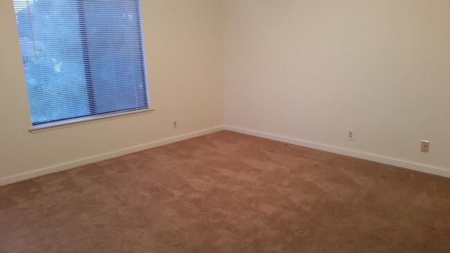 Building Photo - 2 Bedroom / 2 Bathroom Home inside Canyon Lake