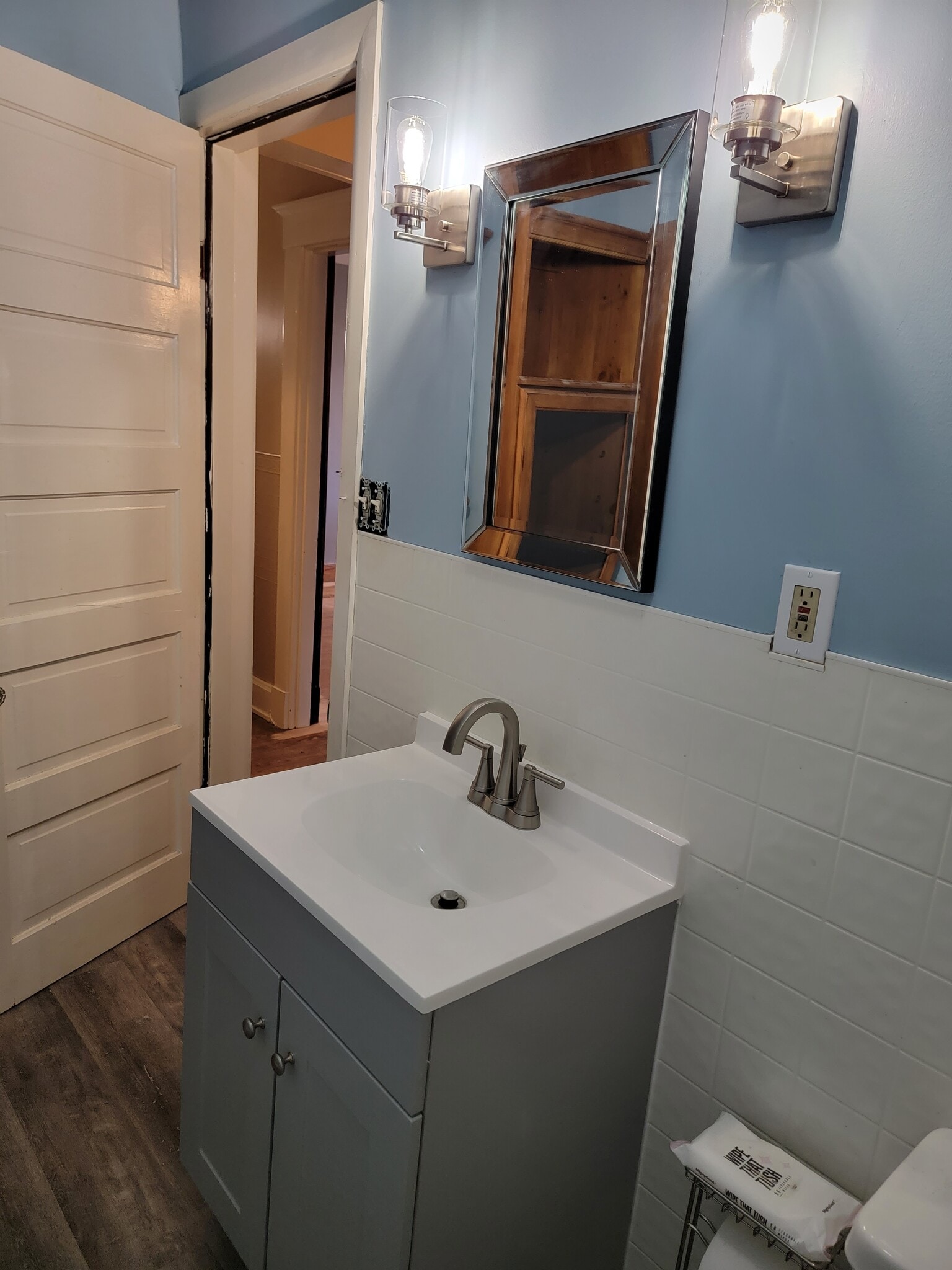 Bath - 231 Emming St