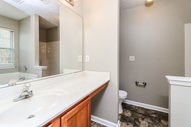 Building Photo - 168 Springbottom Dr SE