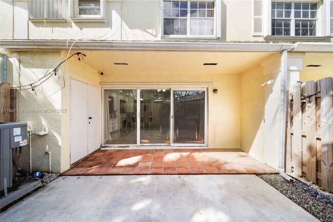 Building Photo - 9883 SW 118th Pl