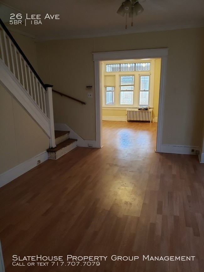 Building Photo - Huge 5 Bed / 1 Bath home in Trenton
