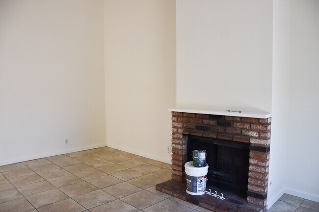 Building Photo - Cypress (125-127) South