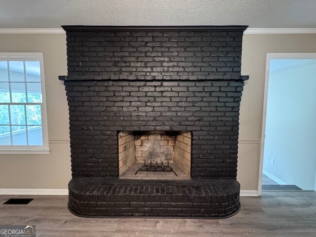 Building Photo - 304 Pinewood Dr