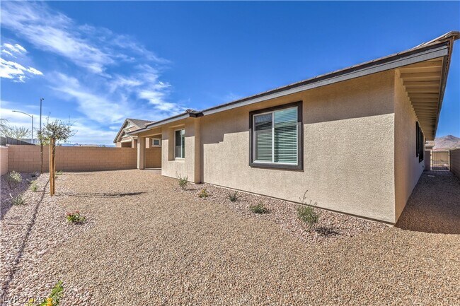 Building Photo - 497 Chestnut Falcon Ave