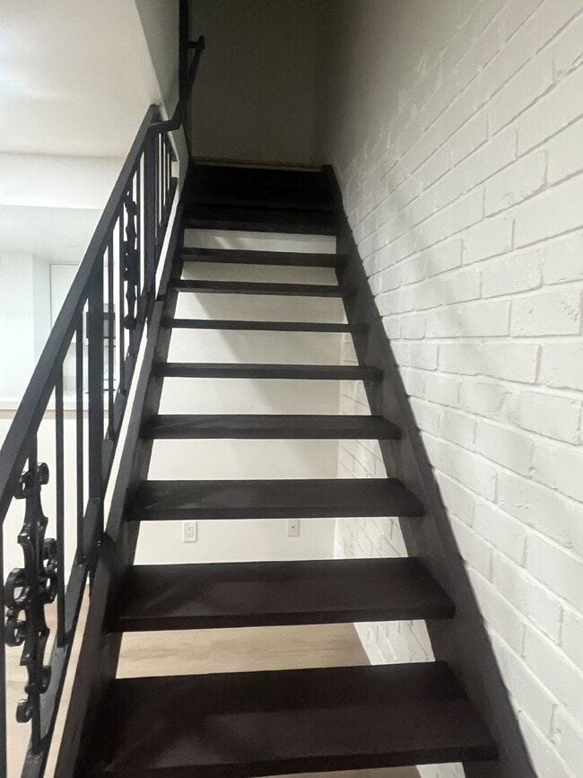 Building Photo - Charming 2-Bedroom Condo with Elegant Upgrades