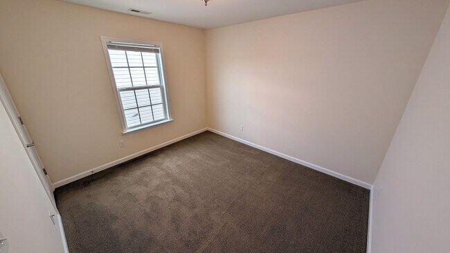 Building Photo - 3/2.5 House in Arden Near Long Shoals Exit