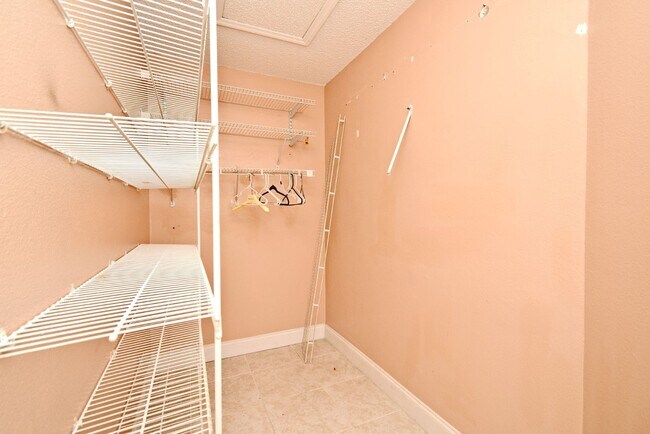 Building Photo - 1,850 Sq Ft 3-Bed, 2-Bath Orlando Home – L...