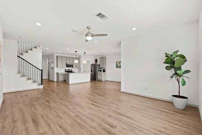 Building Photo - 29627 Ella Larchmont Ct