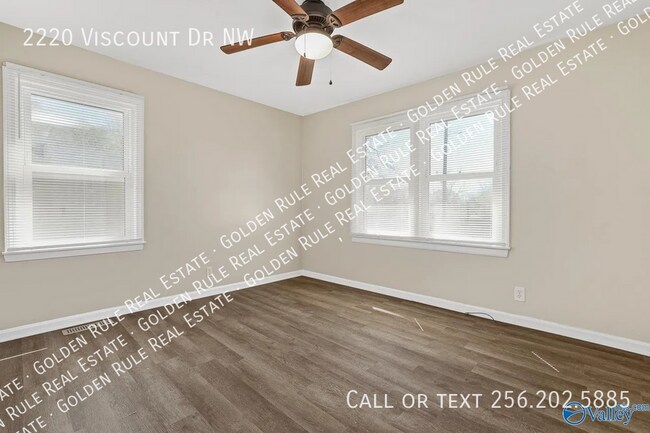 Building Photo - 2220 Viscount Dr NW