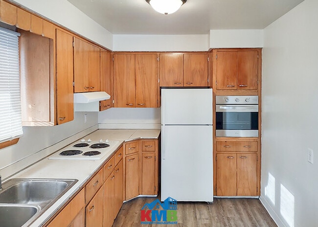 Building Photo - 131 Southview Dr