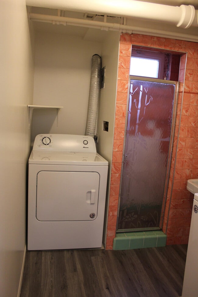 Building Photo - 1663 Blaine Ave