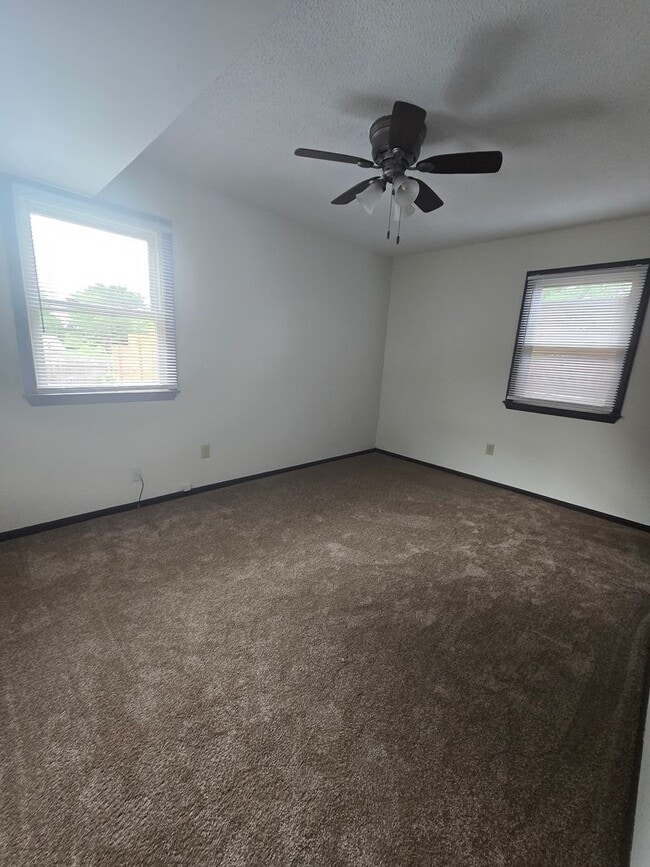 Building Photo - 109 Sieville Ave