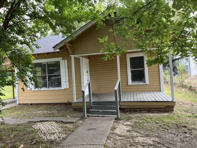 Building Photo - 713 South 10th Street