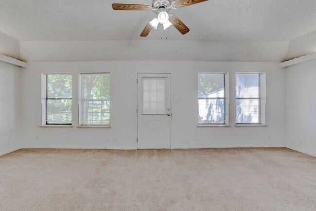 Building Photo - Spacious 2 Bed + Flex Space – Perfect Room...