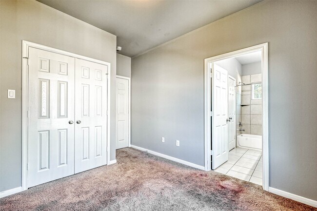 Building Photo - 7903 Moon Beam St