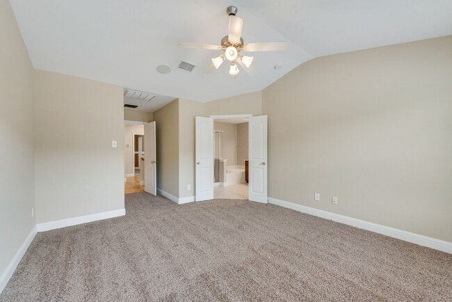 Building Photo - Luxury 3 Bedroom Townhome