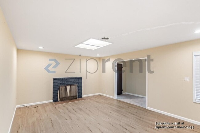 Building Photo - Unit