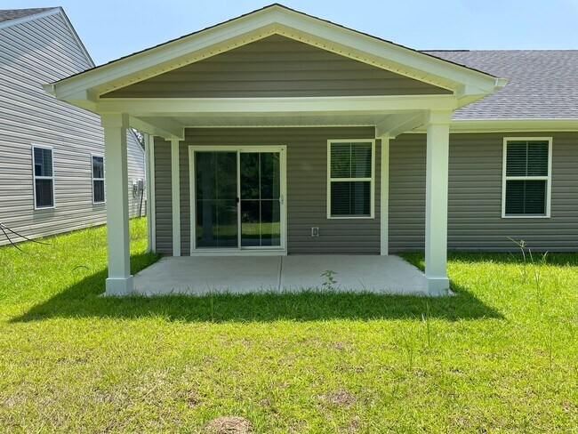 Building Photo - 3 Bedroom 2 Bathroom House In Hickman's Crossing