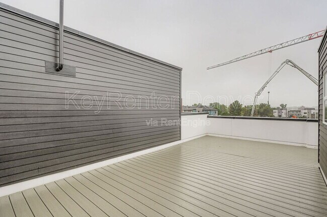 Building Photo - 2208 S Albion St