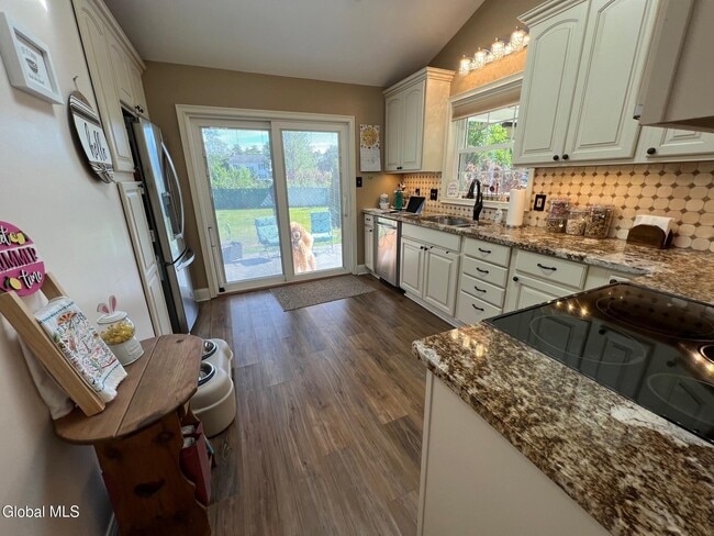 Building Photo - 111 Stone Ridge Ct