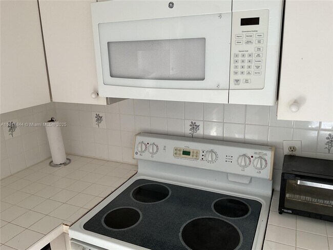 Building Photo - 516 Saxony Dr