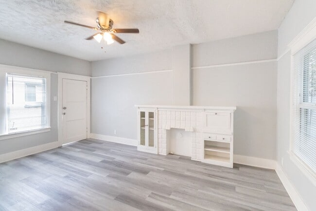Interior Photo - 1049 E 5th Street