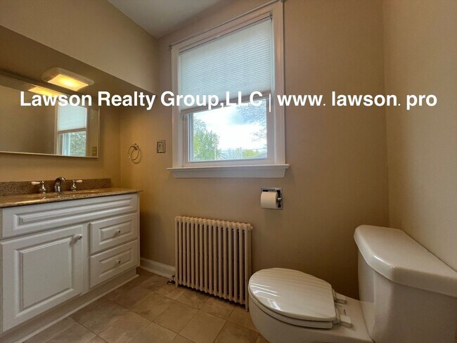 Building Photo - 1733 Maiden Ln SW