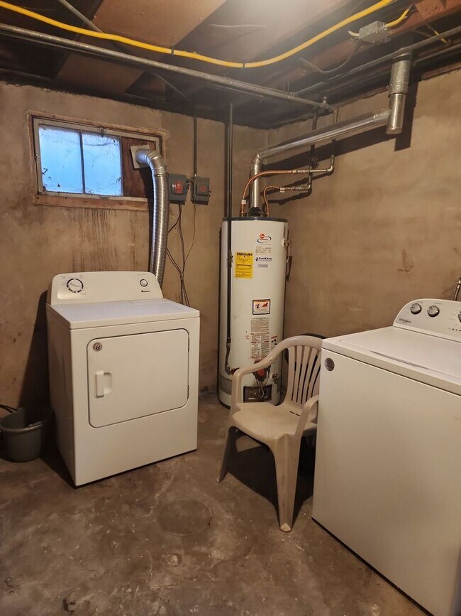 Building Photo - 156 N 1150 W