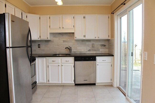 Building Photo - 4926 NE 77th Ave