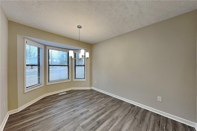 Building Photo - 647 Sunshine Trce NW