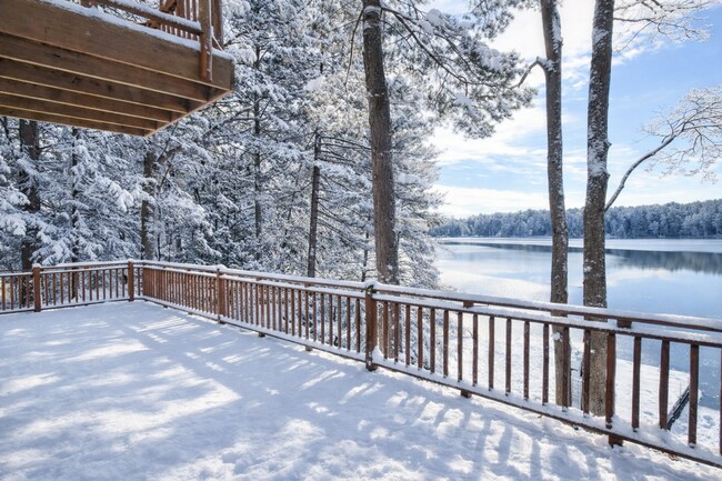 Building Photo - Pre-Leasing Winter and Spring Furnished Rental