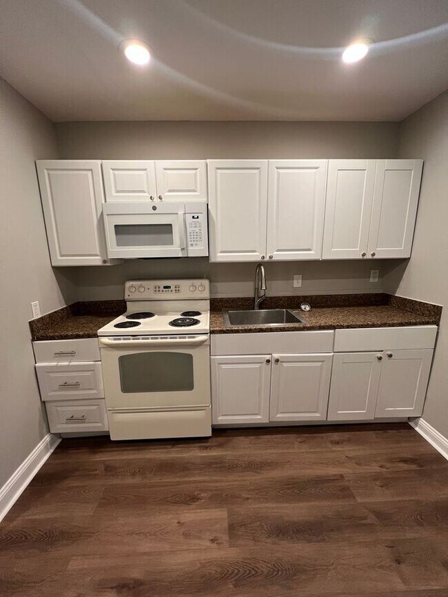 Building Photo - Affordable 3 Bedroom Home