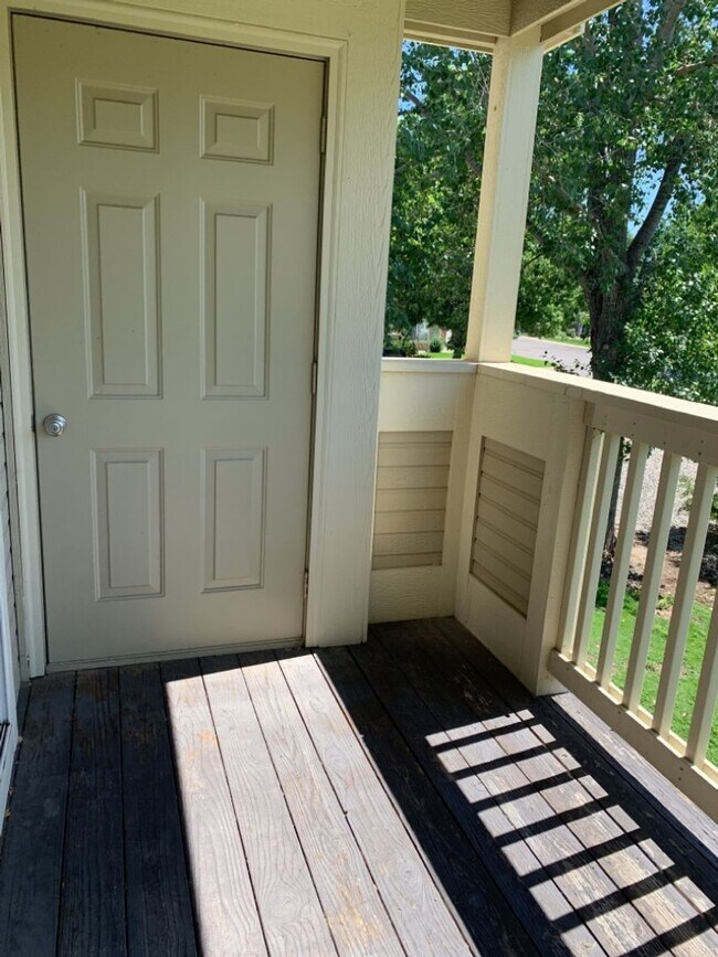 Building Photo - STUDENTS WELCOME! Remodeled 2 Bedroom 2 Bathroom Second-Floor Condo