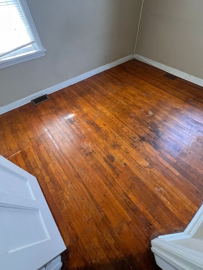 Building Photo - 3914 Brookside Blvd