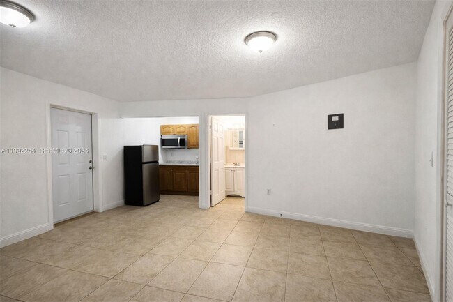 Building Photo - 2471 NW 18th Terrace