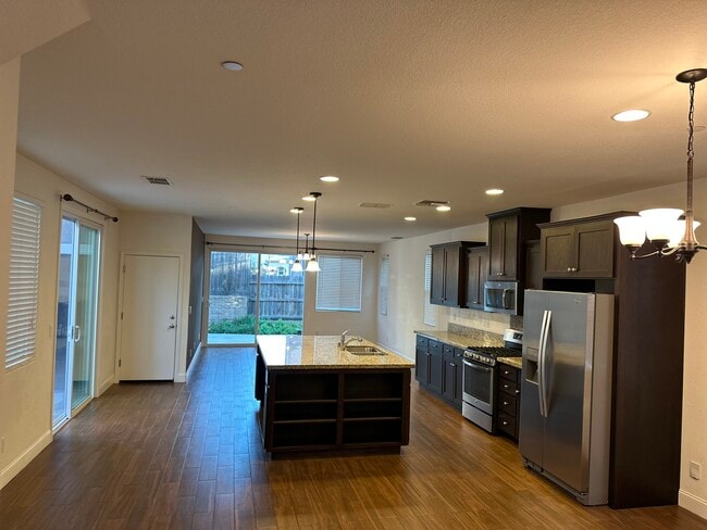 Building Photo - 1704 Brodea Ln