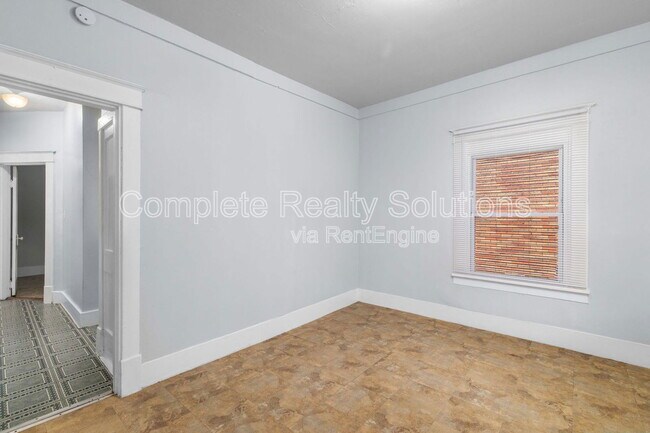 Building Photo - 8896 Alva Ave