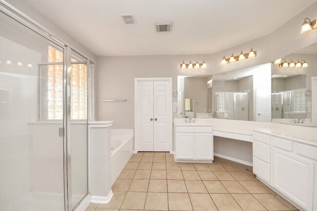 Building Photo - 4422 Roundtree Ln