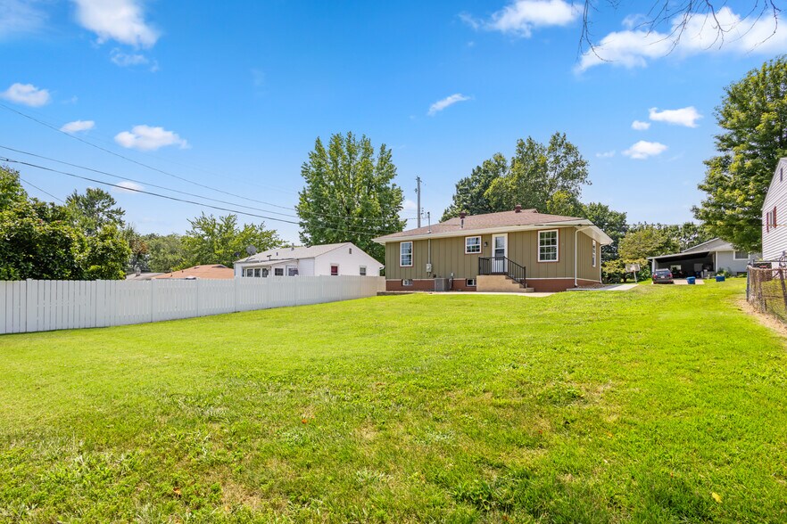Building Photo - 2628 Linden Pl