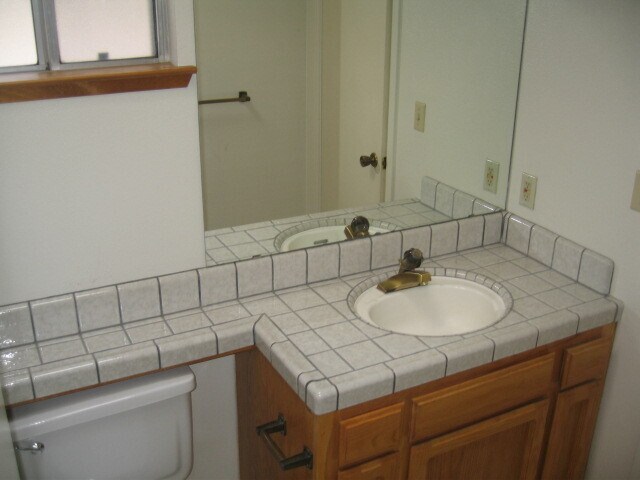 Building Photo - 1174 E Goshen Ave