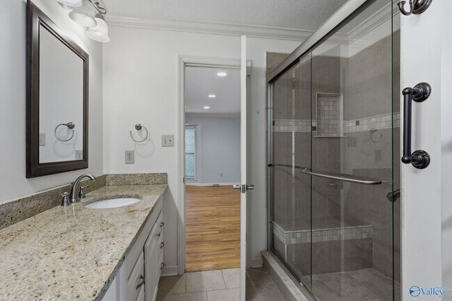 Building Photo - 815 Baylor Dr SE