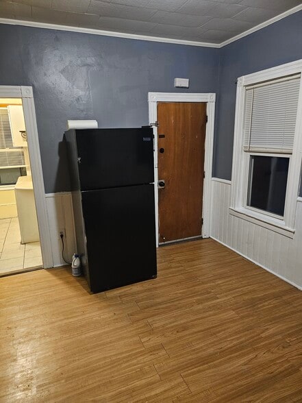 Building Photo - 129 Chace St