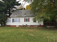 Building Photo - Beautiful 3 Bedroom 1 bath house in St. Paul