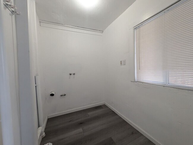 Building Photo - 1412 Leafdale Ave
