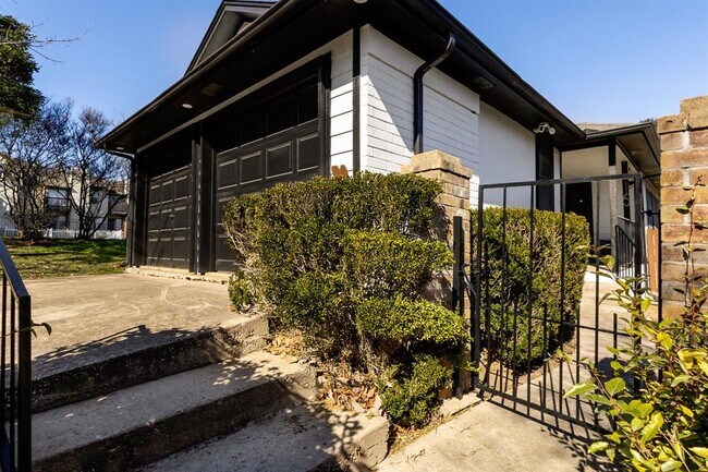 Building Photo - 5400 Alexis Cove