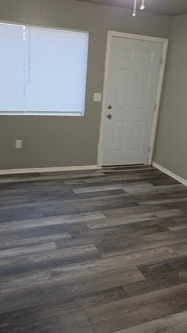 Building Photo - 505 Dorsey Ave