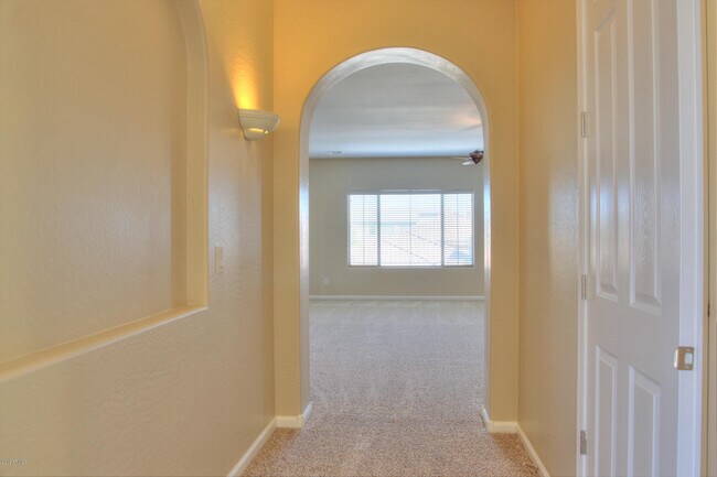 Building Photo - 2413 E Park View Ln