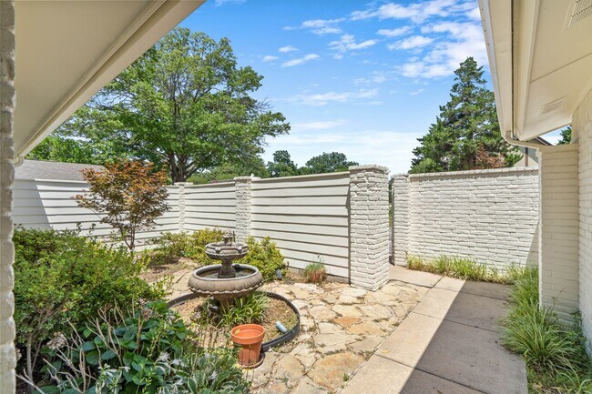 Building Photo - Totally renovated open concept with vaulted ceilings