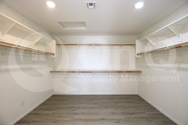 Building Photo - 1819 W Bonanza Dr