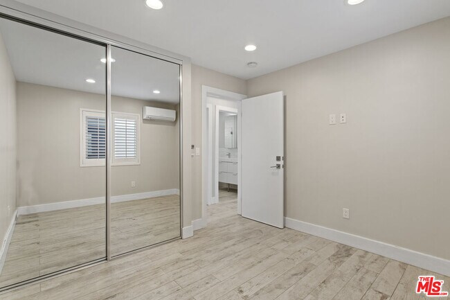 Building Photo - 6955 Trolleyway S